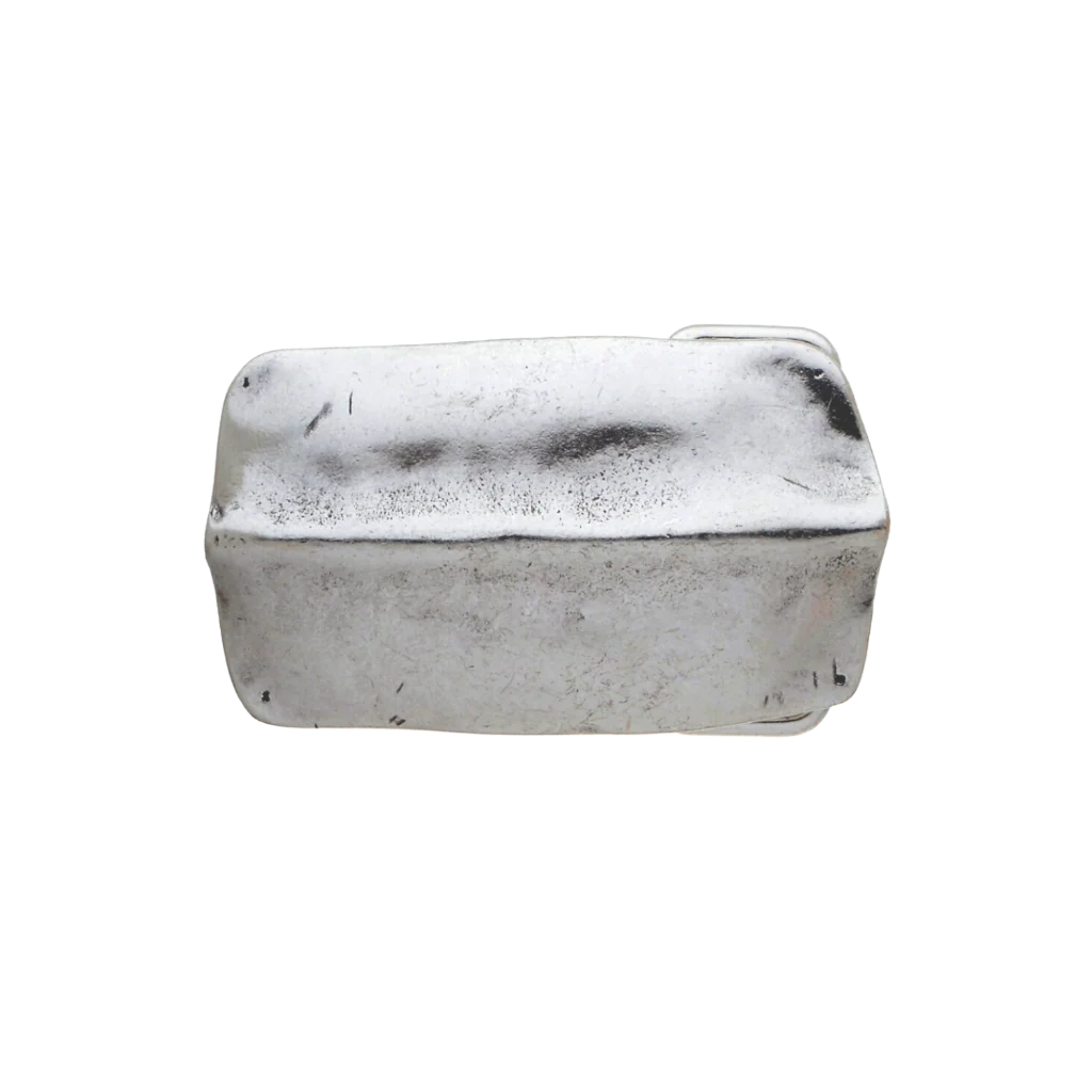 Modern and minimalist polished silver belt buckle with a sleek and simple design, a versatile fashion accessory and a classic Italian design.

