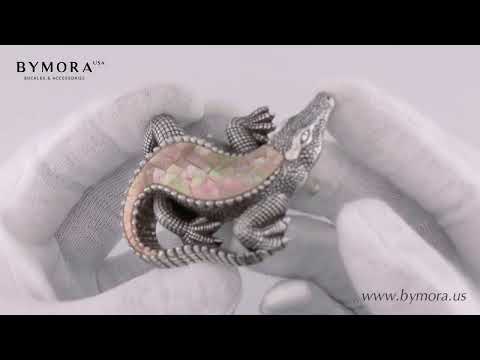 Load video: Crocodile 40mm Belt Buckle – English Silver Finish + Brown Lip Mother of Pearl